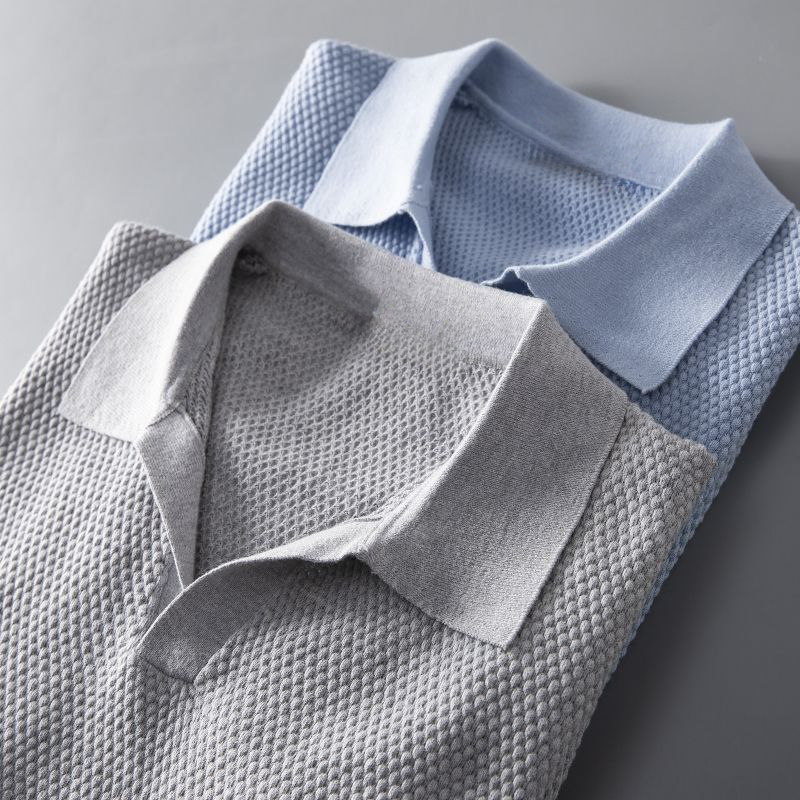 Luca gebreide polo, luxe gebreide polo, herenmode, poloshirt met textuur, smart-casual kleding, zomer polo, comfortabele pasvorm polo, stijlvolle polo
