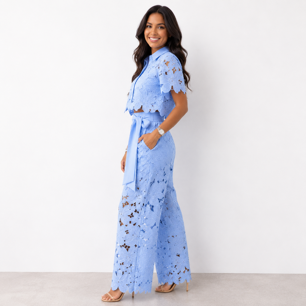 2-teiliges Set Damen Hellblau mit Blumen-Lochstickerei – Pavryna von Talaine, Vorderansicht