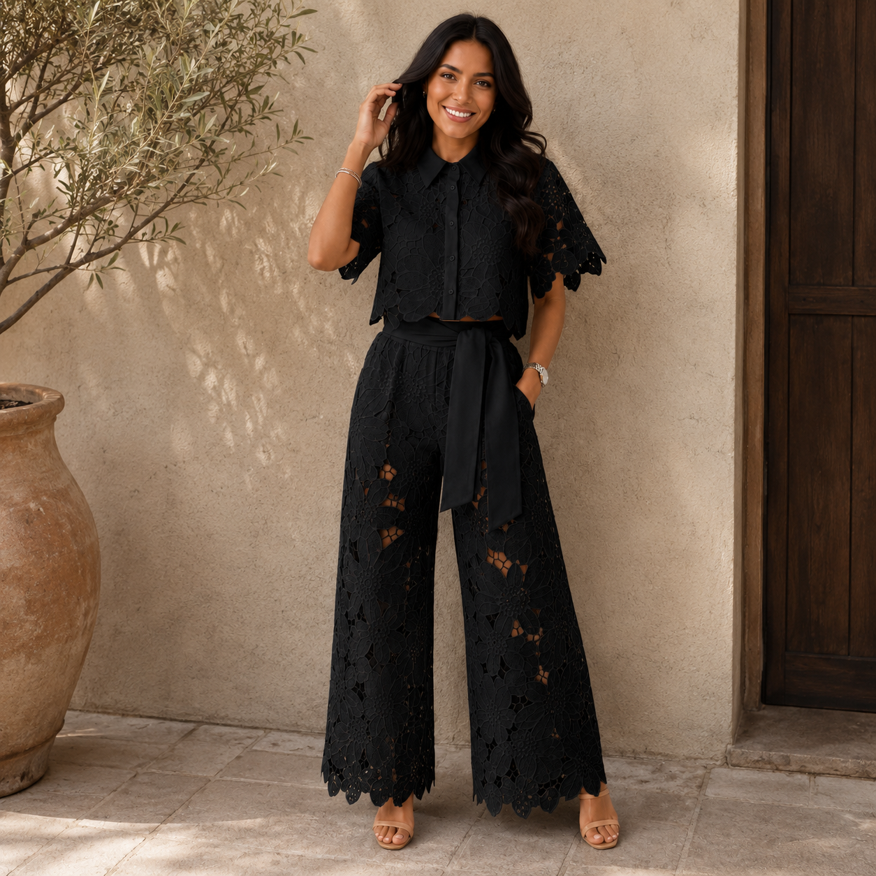 Talaine Marlene Set aus Blumenspitze in Schwarz, feminine Zweiteiler-Kombination
