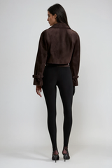 Avenza Jacket – Seitenansicht, hochwertige Wildlederstruktur
