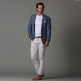 Casual outfit met blazer en witte polo
