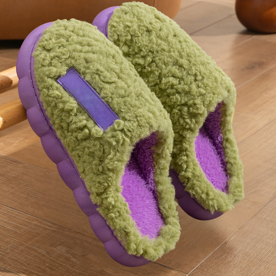 Zijkant van de Amalia Pantoffels met stevige antislipzool.