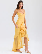 gele maxi jurk met ruffles, elegante strapless jurk geel, avondjurk zomer geel, chique gele gala jurk, maxi jurk met ruches

