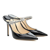 Noirella Heels schwarz aus veganem Lackleder mit Kristallriemchen
