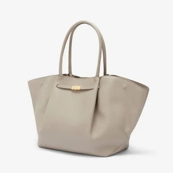 Beigefarbene Soho Tasche in minimalistischer Stilumgebung