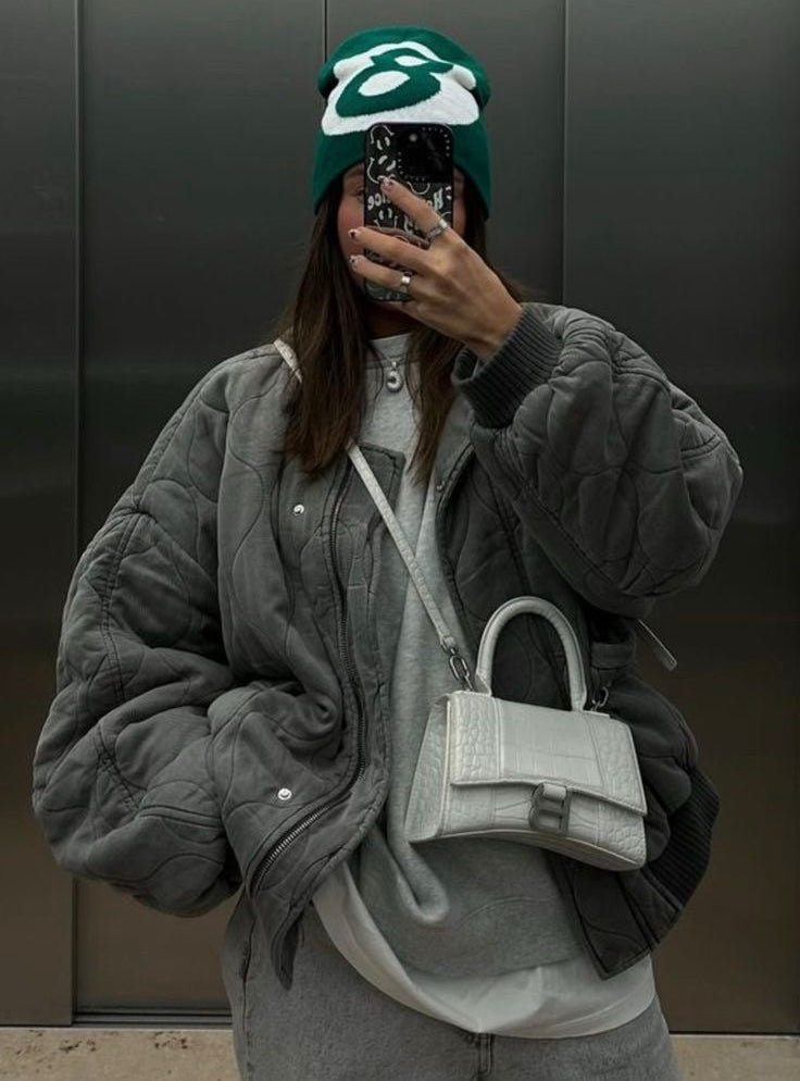 Lureva Quilted Bomber | Oversized gesteppte Damenjacke mit Statement-Look