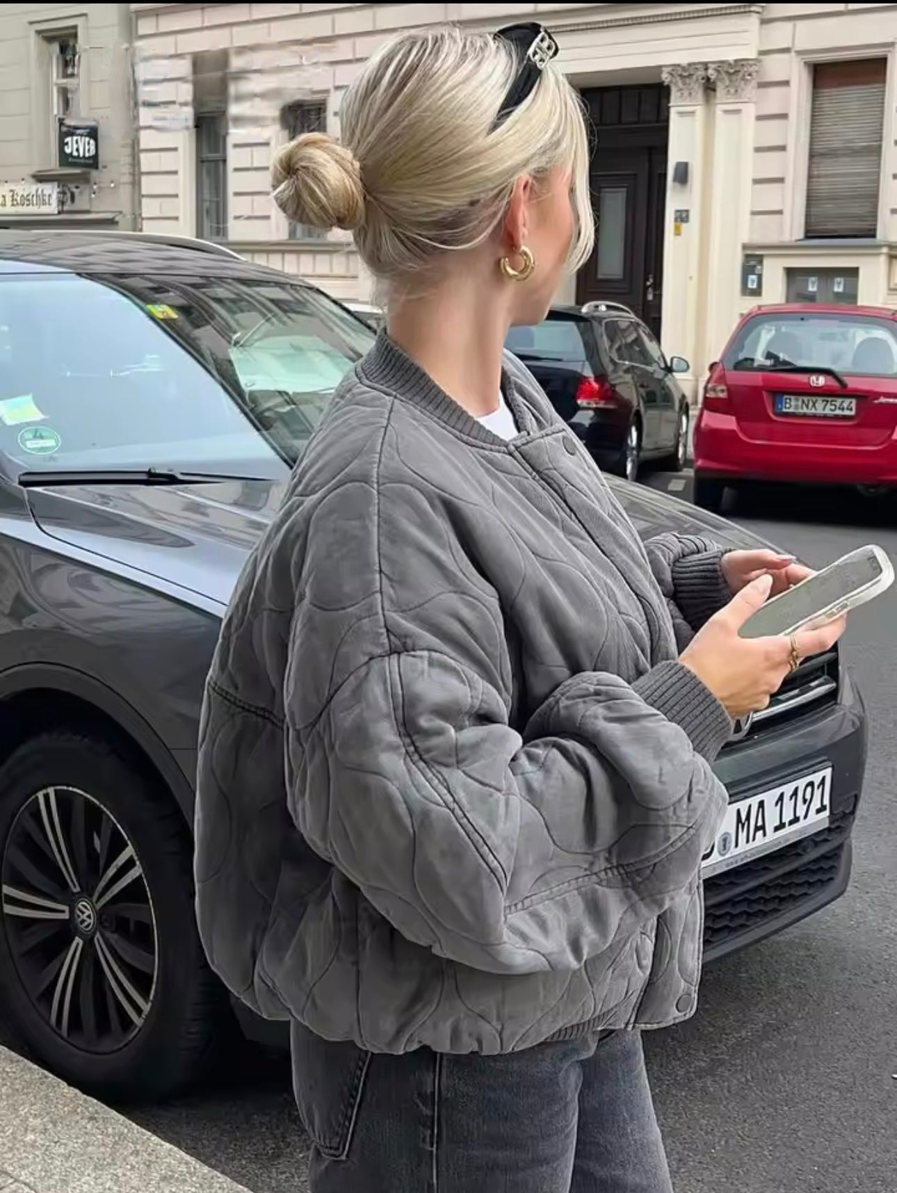 leichte bomberjacke in grau mit reißverschluss