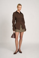 Wickelbluse mit figurformender Taille – moderne Optik
