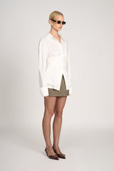 Oversize Bluse mit breiten Manschetten – moderne Fashion
