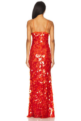 langes rotes kleid mit offenem rücken