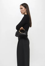 ivorene ringtasche schrägansicht mit goldenem metallring