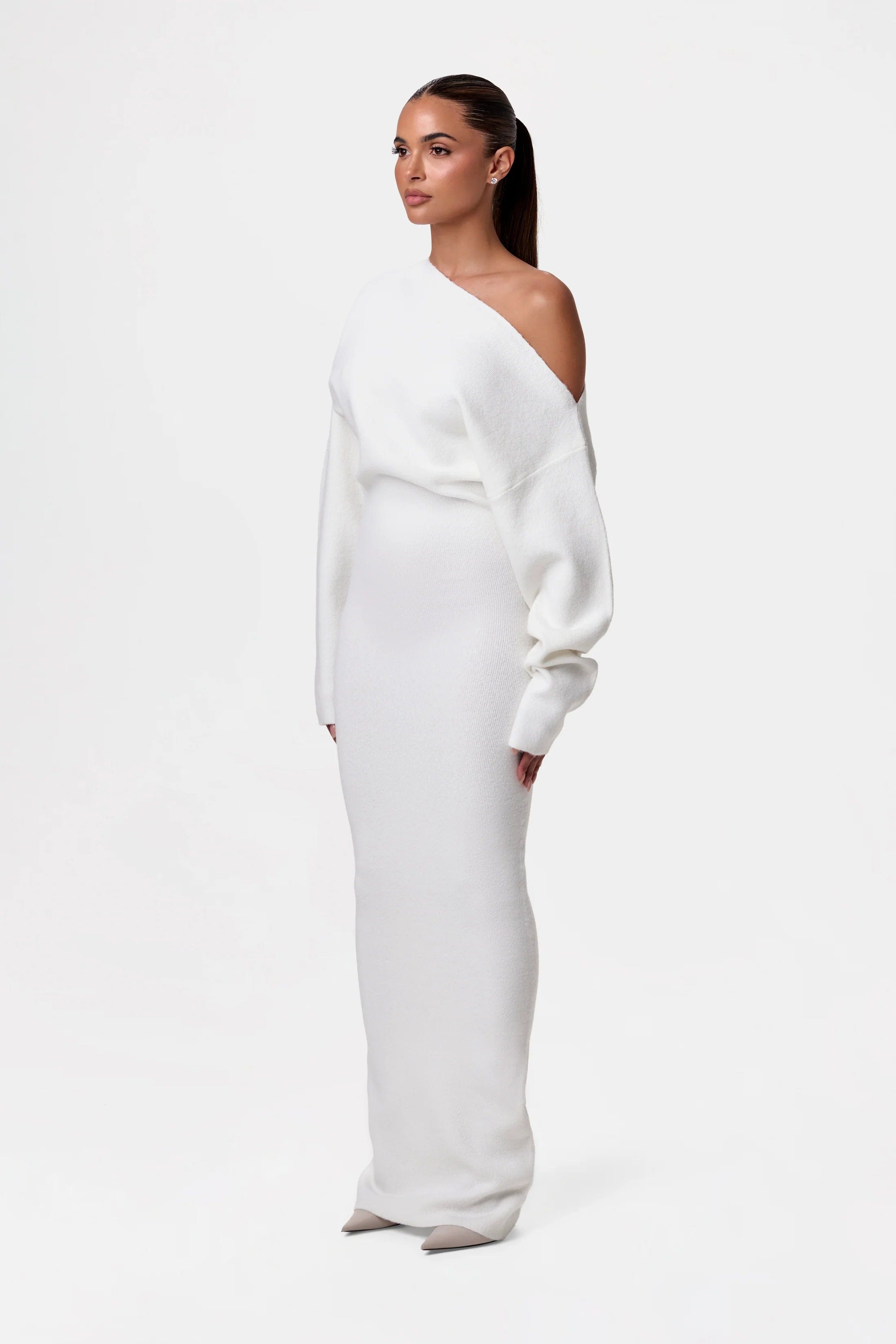 Amara Off-Shoulder Knit Maxi Dress wit zijkant
