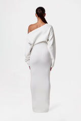 Amara Off-Shoulder Knit Maxi Dress gestyled met hakken
