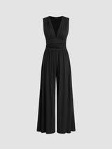 Elvara Jumpsuit in Schwarz – Flatlay-Ansicht mit V-Ausschnitt und Taillenraffung
