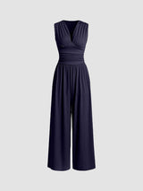 Elvara Jumpsuit in Marineblau ohne Modell – Flatlay-Ansicht mit V-Ausschnitt