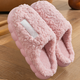 Zijkant van de Amalia Pantoffels met stevige antislipzool.