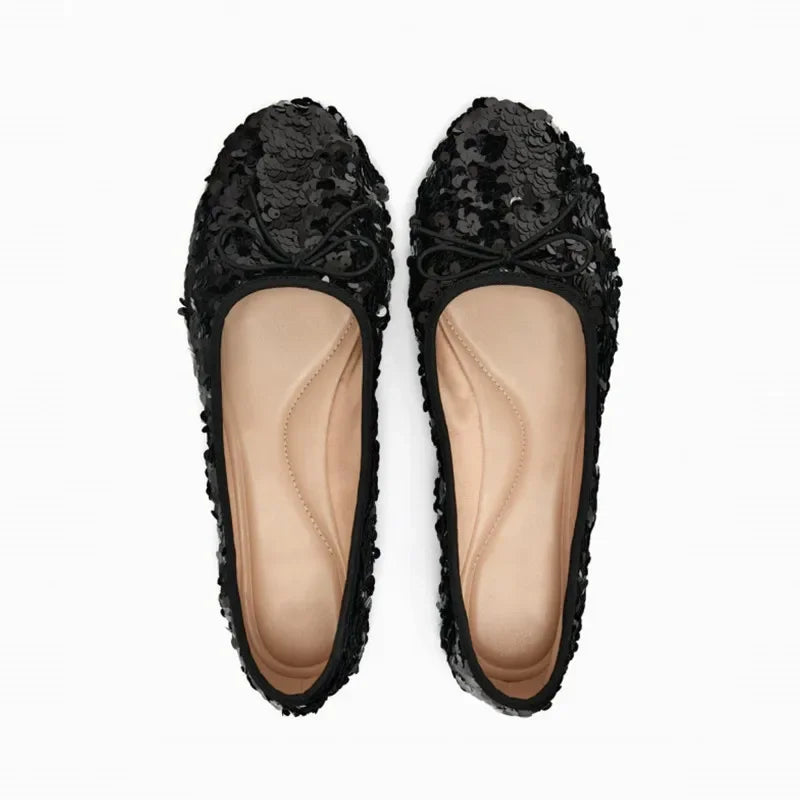 Veloura Pailletten-Ballerinas Champagne – Seitenansicht mit eleganter Silhouette