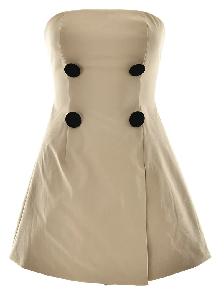 strapless beige mini jurk met zwarte knopen, elegante A-lijn mini jurk dames, chique strapless avondjurk met asymmetrische plooien, Belle Amour mini jurk modieuze look, cocktailjurk strapless beige met knopen

