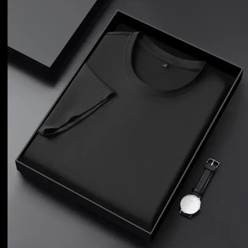 Ezra zwart T-shirt verpakt in luxe doos
