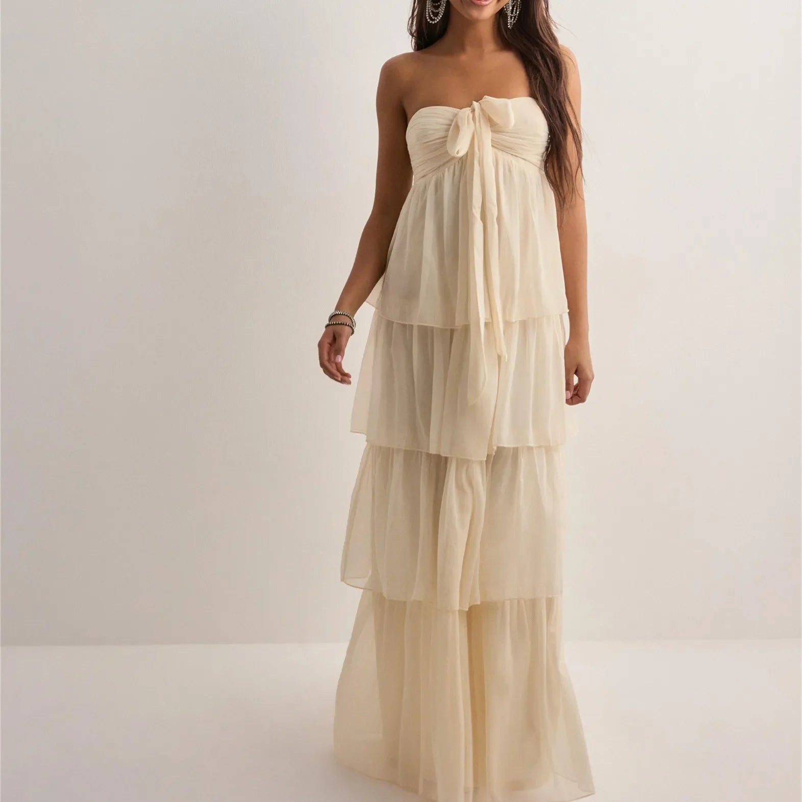 Solina Sommerkleid in Champagner mit luftigem Stufenrock von Talaine