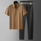 polo en broek set in beige voor zakelijke herenlook
