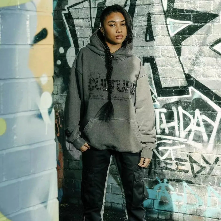 grauer hoodie mit strassschriftzug for the culture