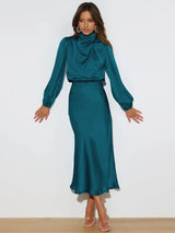 Kleid Damen Seeblau Satin-Abendkleid Maxi mit langen Ärmeln – Elowen von Talaine, Frontansicht
