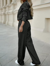 Casual outfit met zwart gestreept pak voor dames