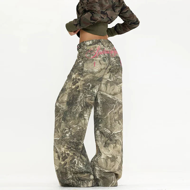 Zavelle Camouflage Wide-Leg-Jeans Damen – Seitendetail mit pinkfarbenen Akzenten am Bund