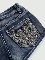 Rivéla Denim-Shorts – Detailaufnahme der strassverzierten Gesäßtaschen