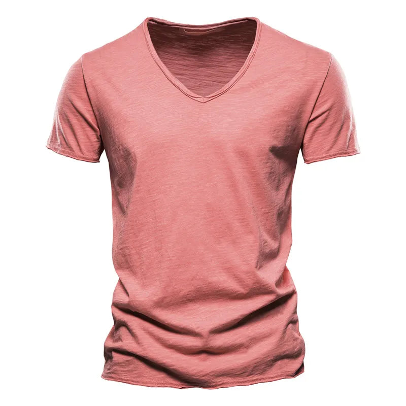 Lichtroze heren T-shirt met V-hals, perfect voor de zomer