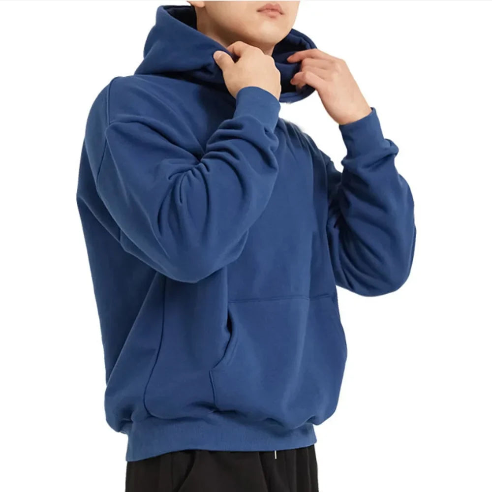 minimalistische hoodie met buidelzak en capuchon
