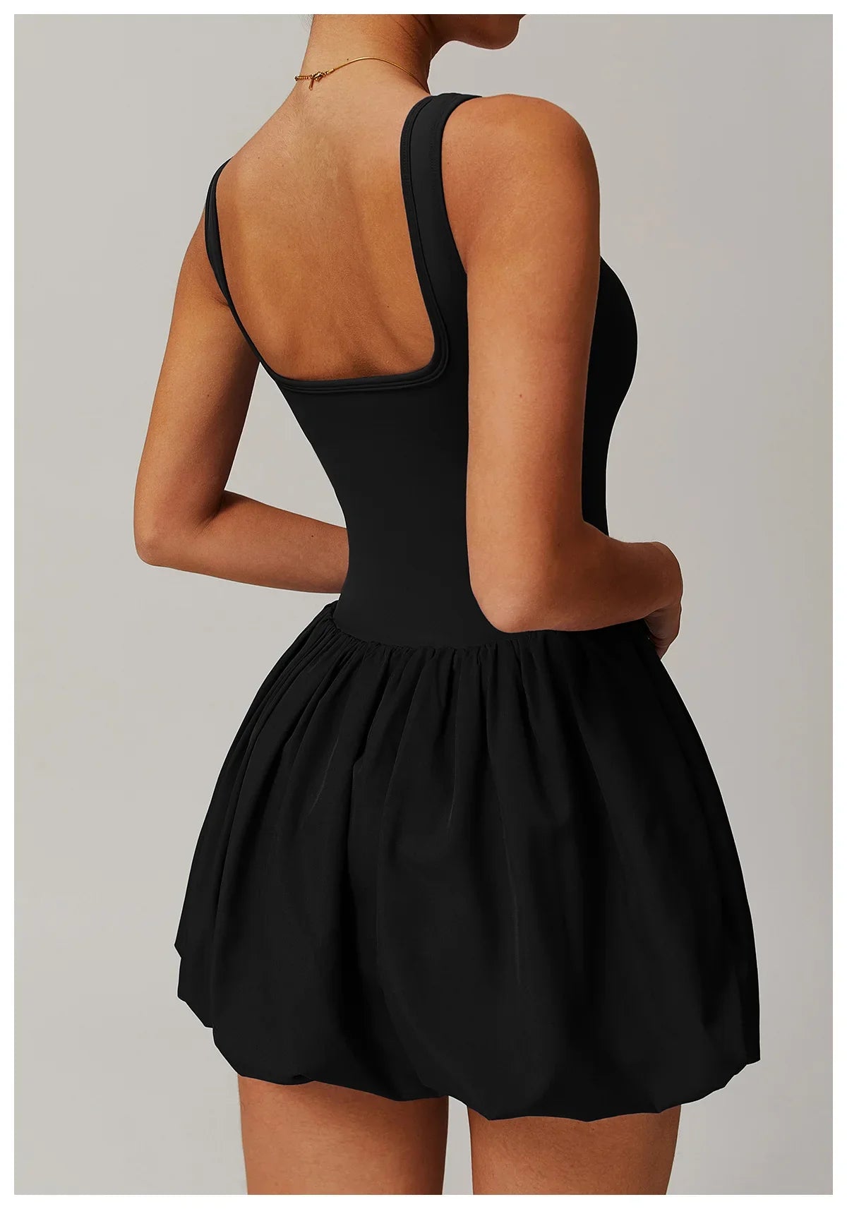 CourtGlow Playsuit | Sportlicher Damen Einteiler mit Rock-Look & Shorts