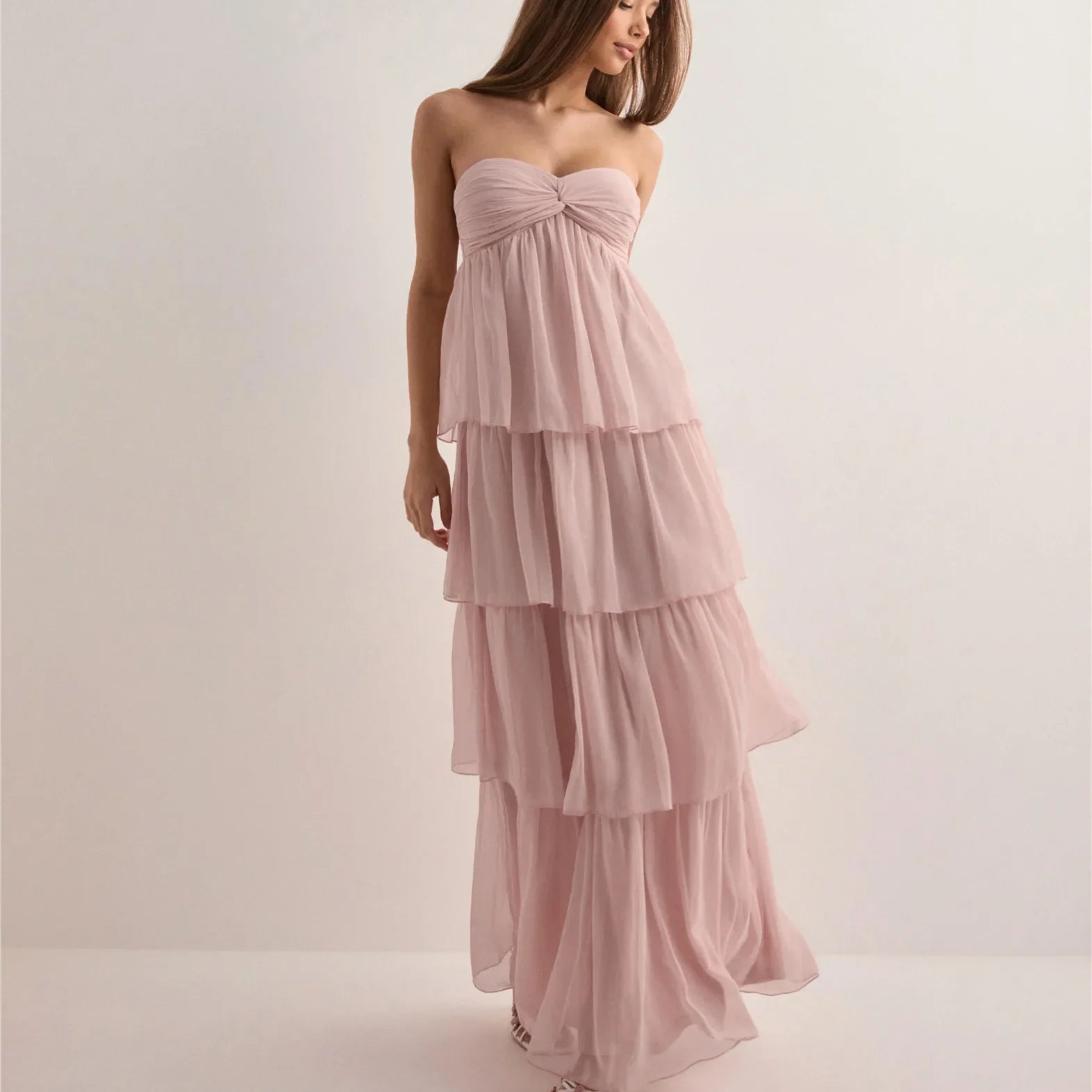 Talaine Solina Sommerkleid in Hellrosa mit femininem Stufenrock