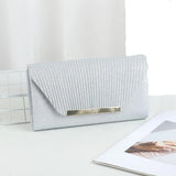 Aurora Charm Clutch met schouderketting – luxe en veelzijdig ontwerp.