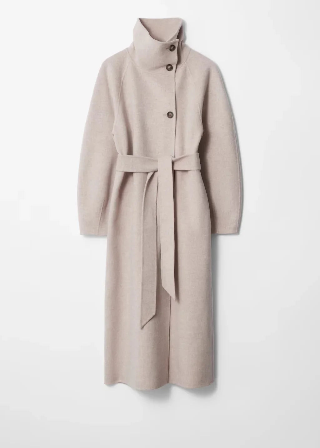 beiger damenmantel mit stehkragen und gürtel