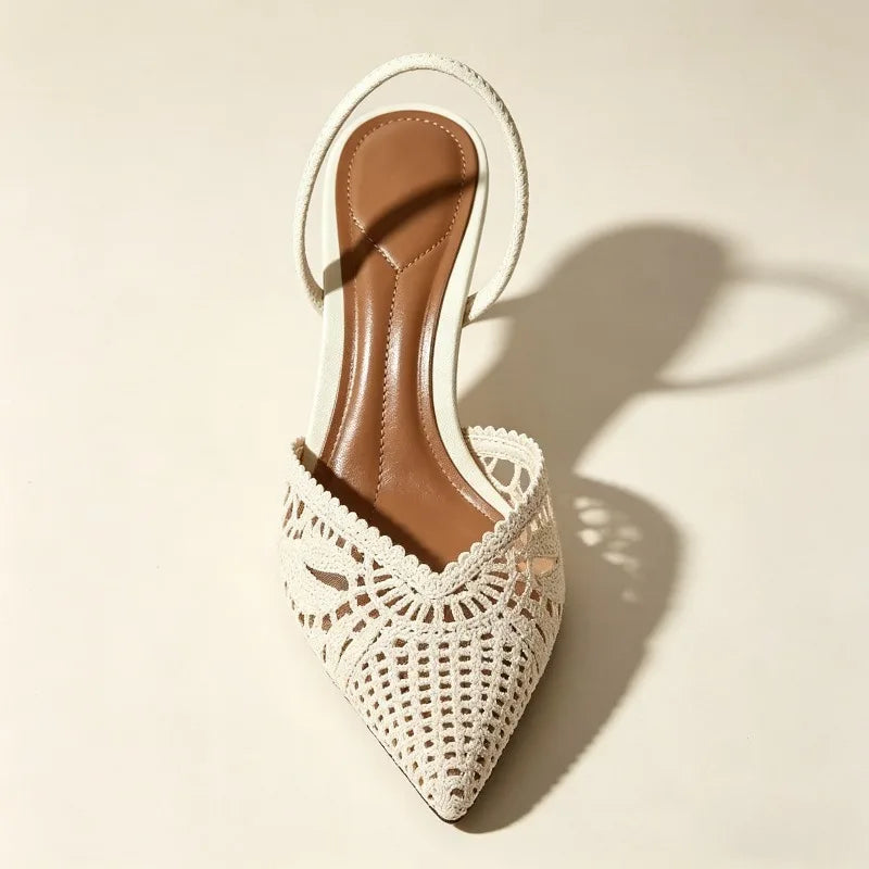 Veloura Slingback-Heels Creme – weitere Studio-Aufnahme