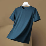 Ezra T-shirt in denimblauw op hanger
