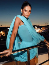 trendy zomeroutfit met strapless top en rok

