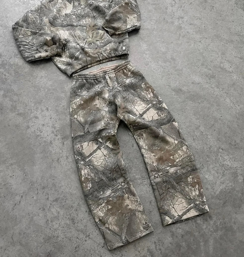 outdoor look met camouflage outfit
