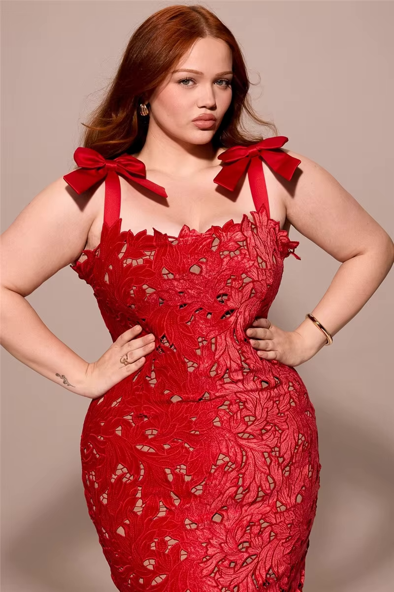 Midnight Rose | Elegantes Spitzen-Maxikleid mit Schleifen-Details