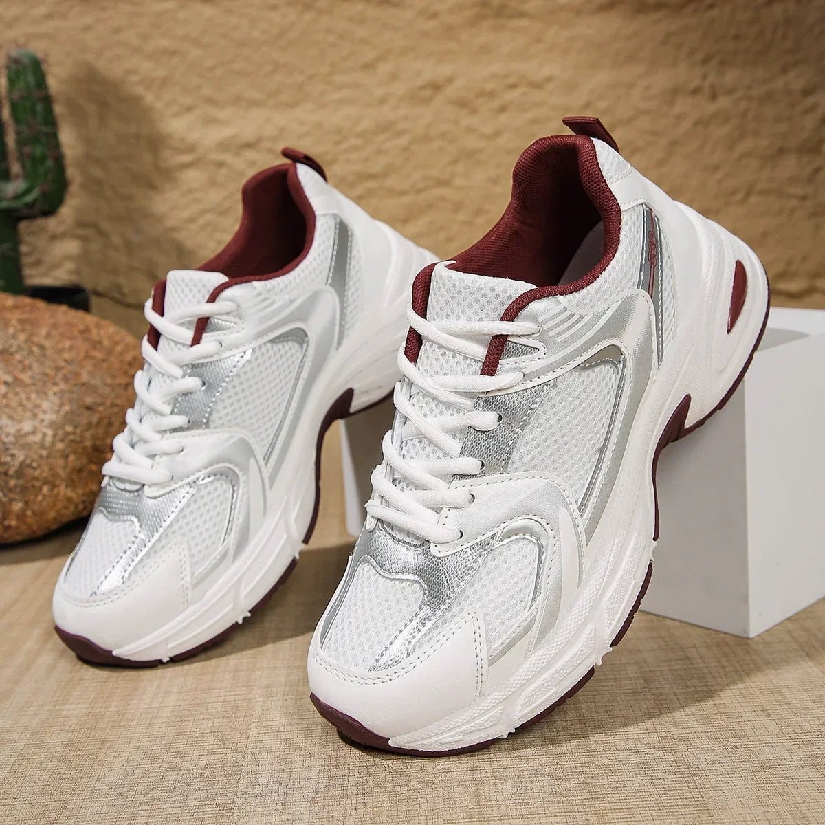 Venyra Chunky Sneakers Damen weiß mit roten Akzenten