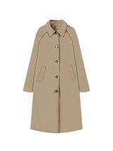 Clara Trenchcoat in Beige – Produktaufnahme auf hellem Grund
