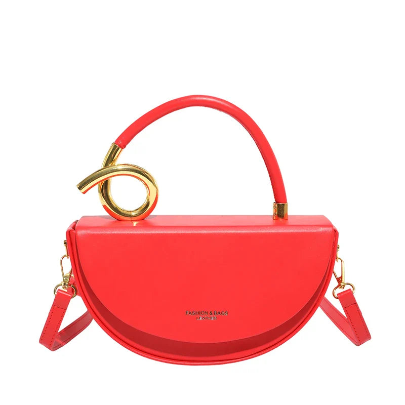 Amara Retro Halbmond Crossbody Bag in Korallrot mit Gold-Details
