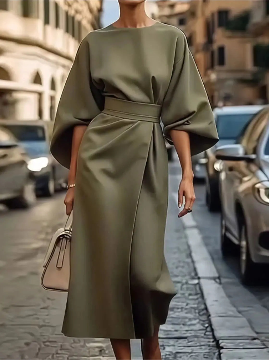 Grünes Midi Kleid mit strukturiertem A-Linien-Schnitt und Bindegürtel