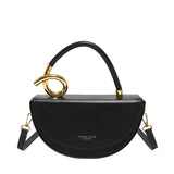 Amara Retro Halbmond Crossbody Bag schwarz mit goldenen Details
