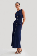 Mouwloze navy jurk met knopen en zakken, vooraanzicht
