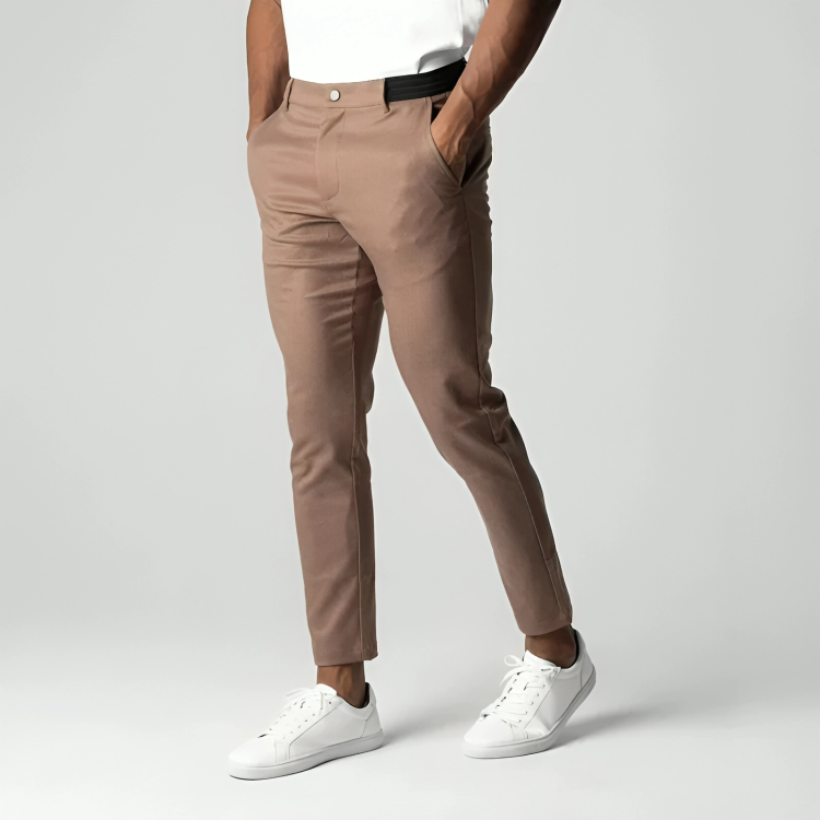 vooraanzicht van Anton broek met minimalistisch design
