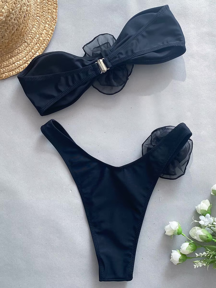 Bikini Damen Bandeau Set – Rosalie von Talaine, stilvoll am Strand kombiniert