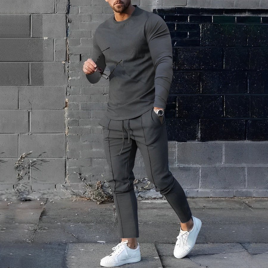 Antracietgrijze herenset met slimfit pasvorm en sportieve look